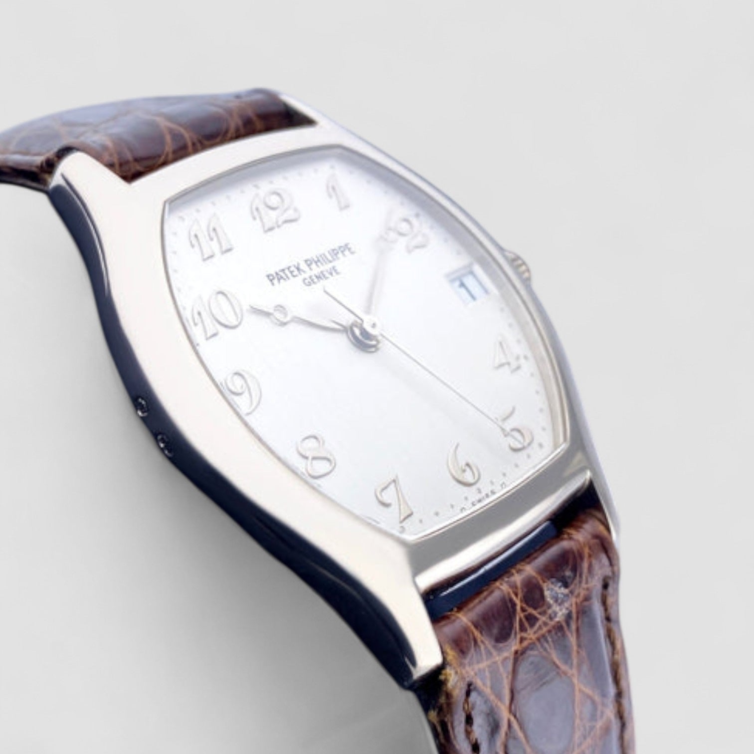 Gondolo Tonneau Breguet Numerals