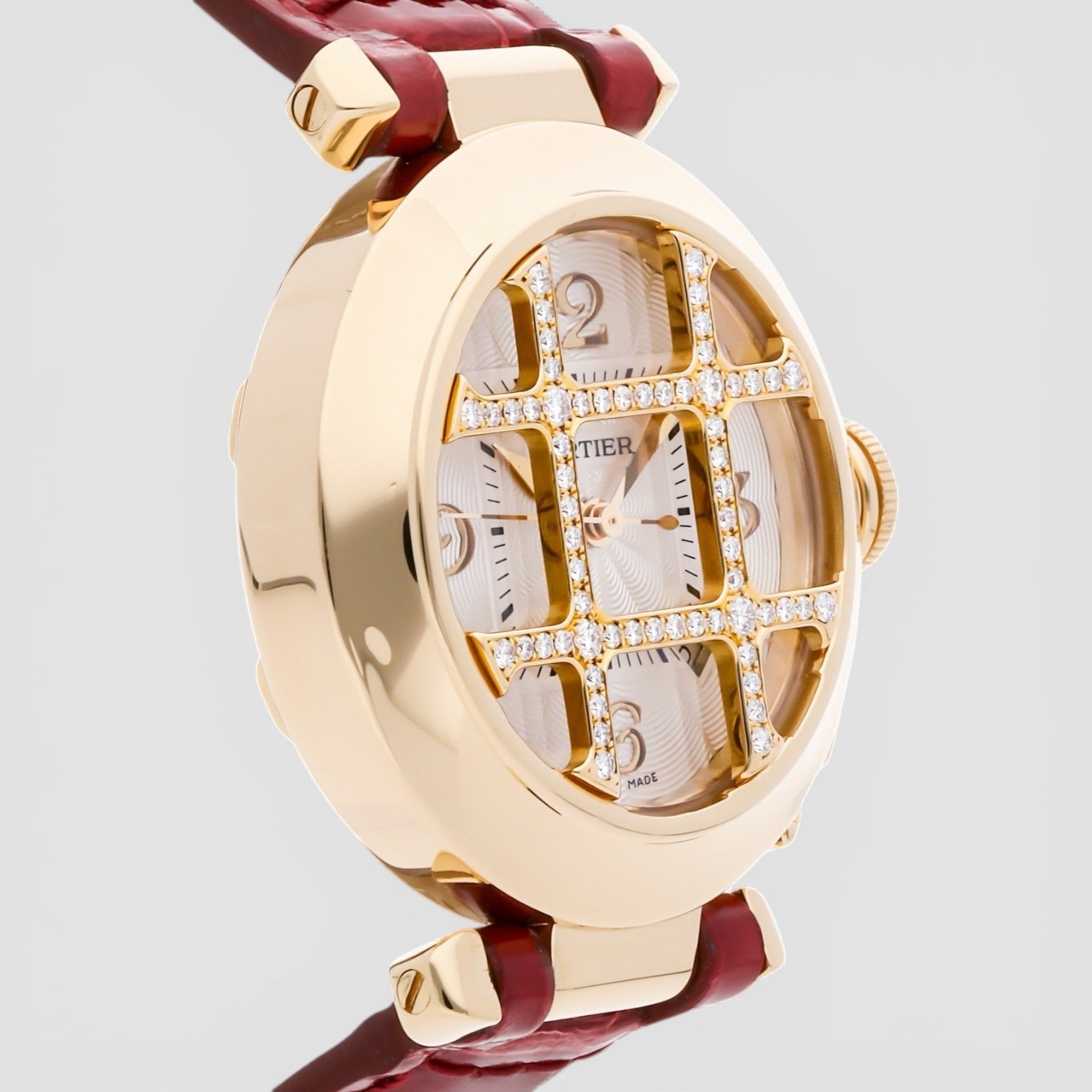 Pasha de Cartier – Elegant Luxury Sports Watch