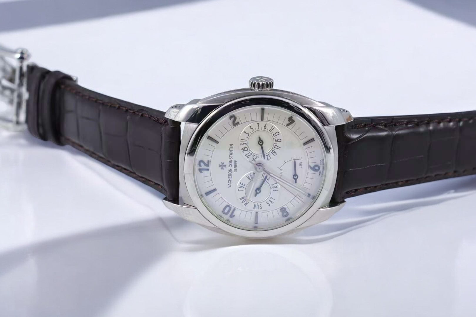 Quai de Ille Day Date Power Reserve in Palladium