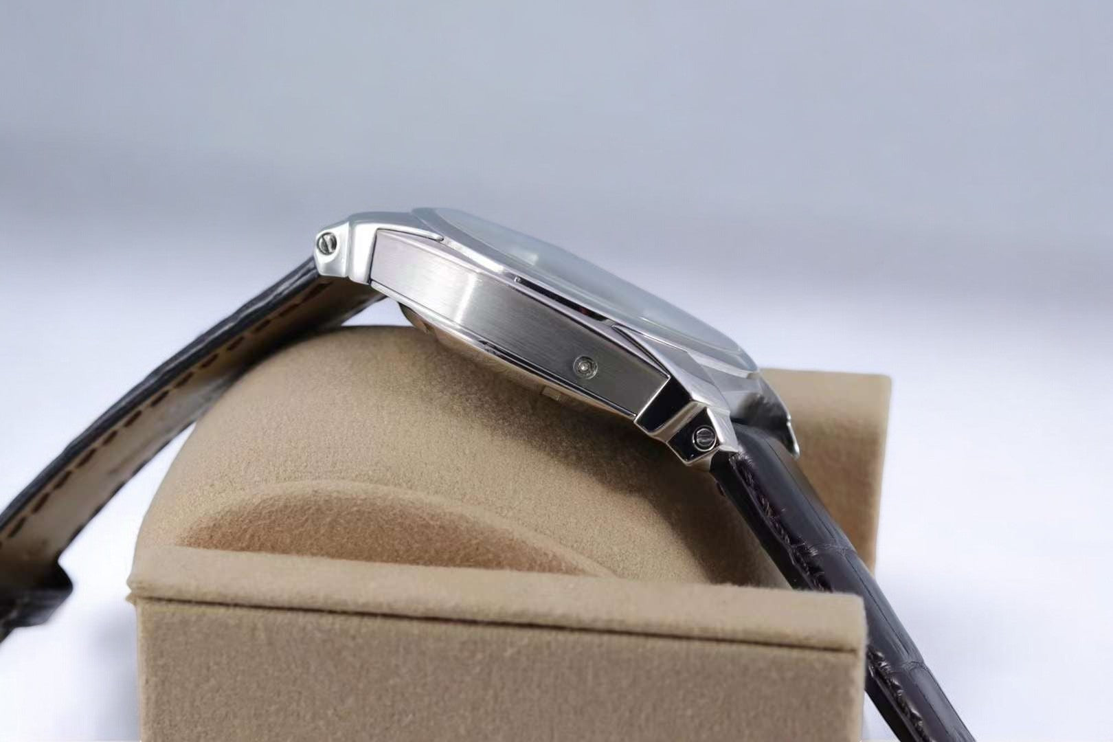 Quai de Ille Day Date Power Reserve in Palladium