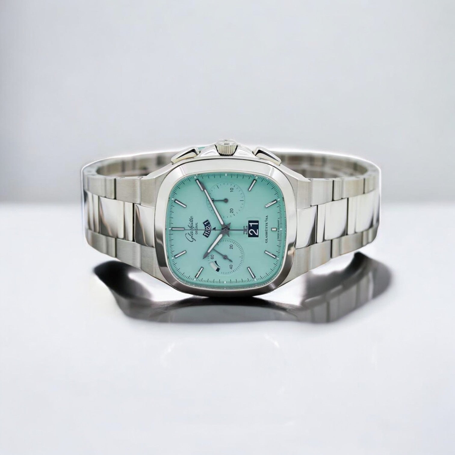Seventies Chronograph Panorama Date