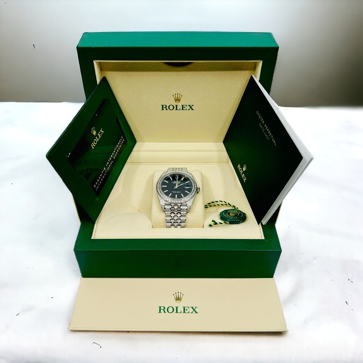 Datejust 41 Full Iced out – Diamonds – Black Dial – Jubilee