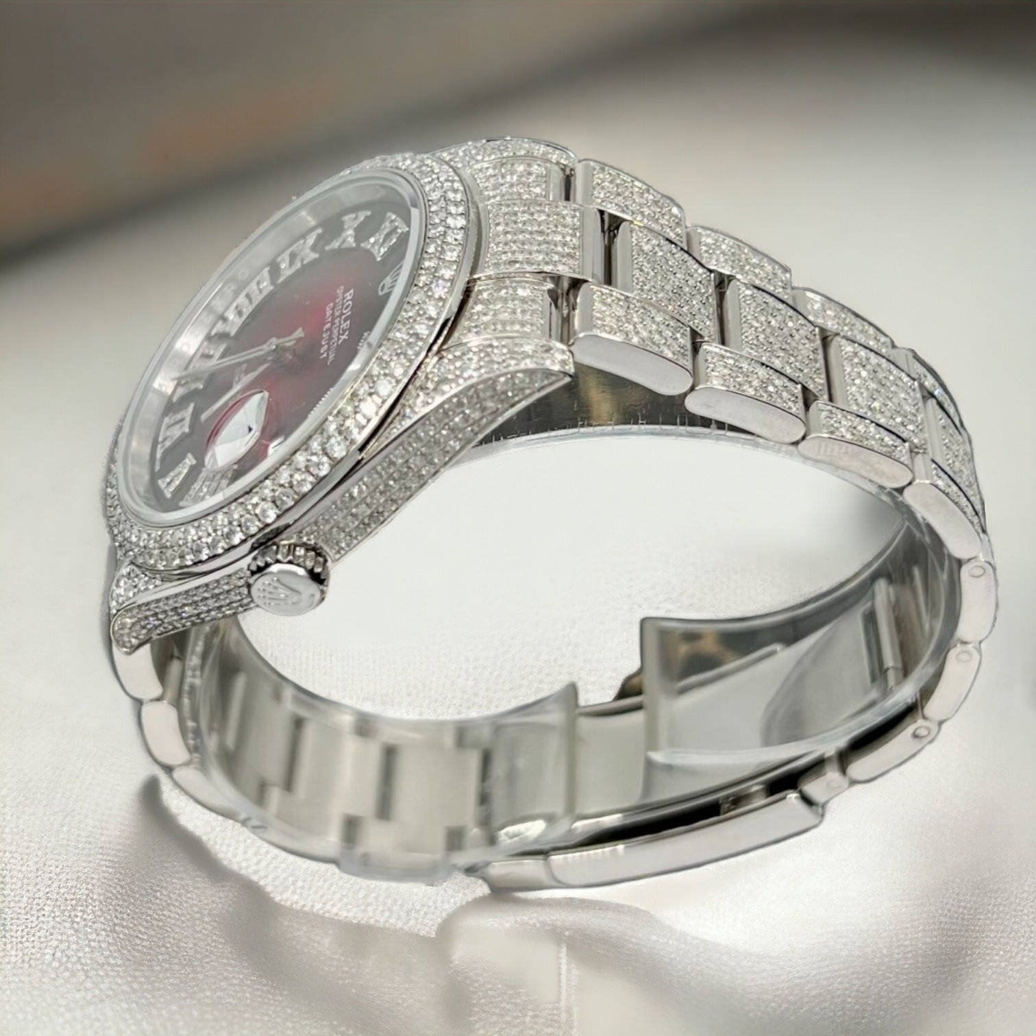 Datejust 41 Full Iced out – Diamonds – Glossy Red Roman Dial