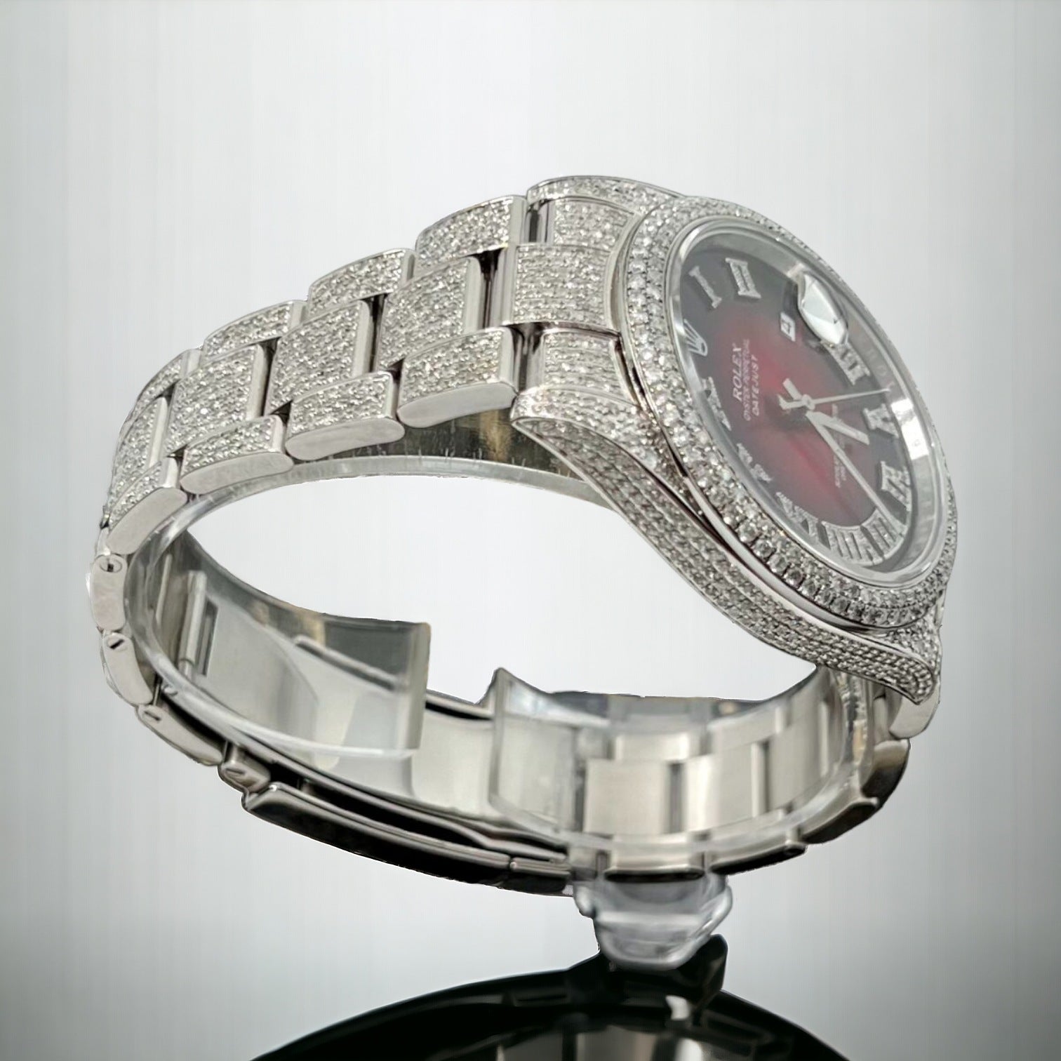 Datejust 41 Full Iced out – Diamonds – Glossy Red Roman Dial