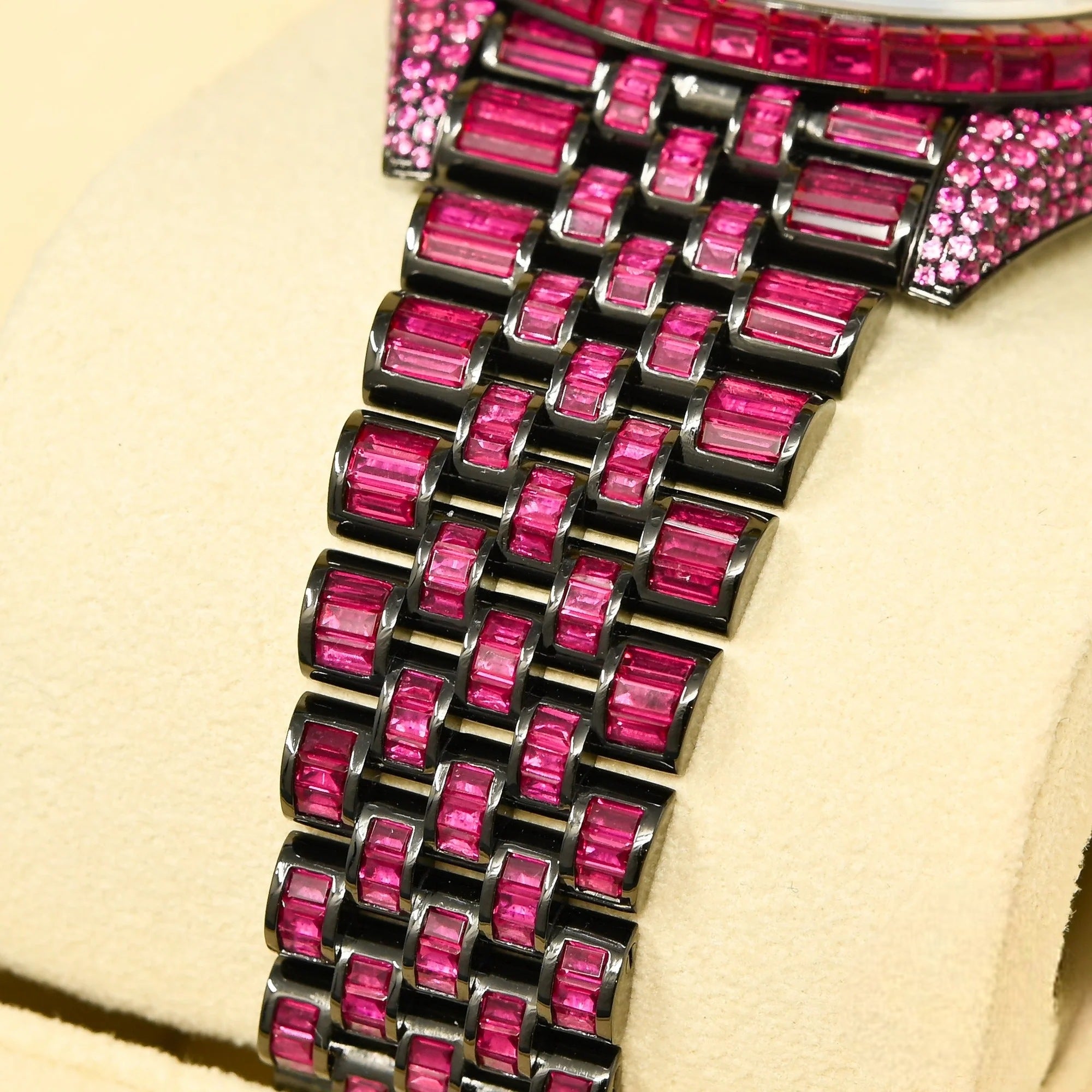Datejust 41 Full Iced out – BLACK & RED RUBY - Roman