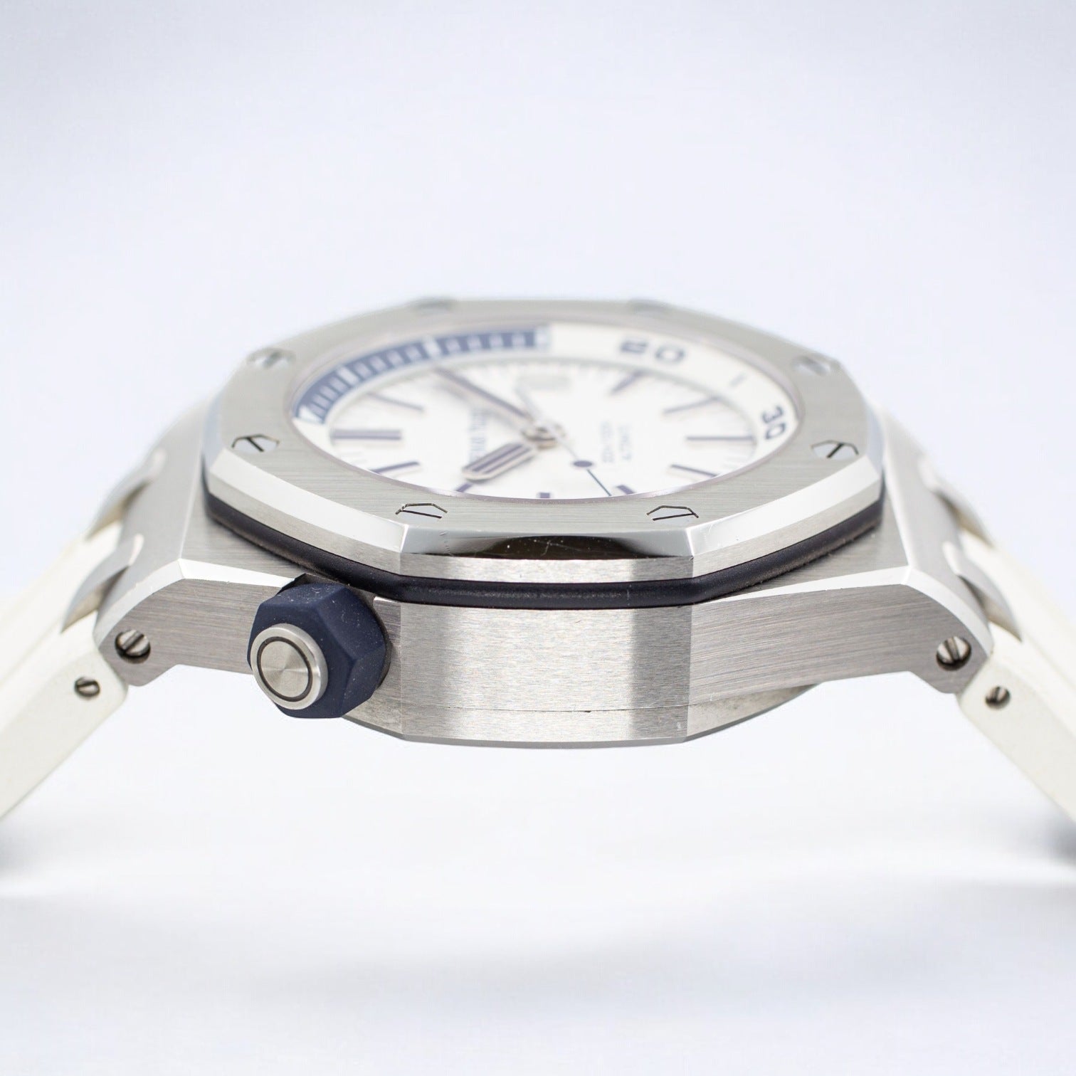 Royal Oak Offshore Offshore 15710ST Diver White Dial
