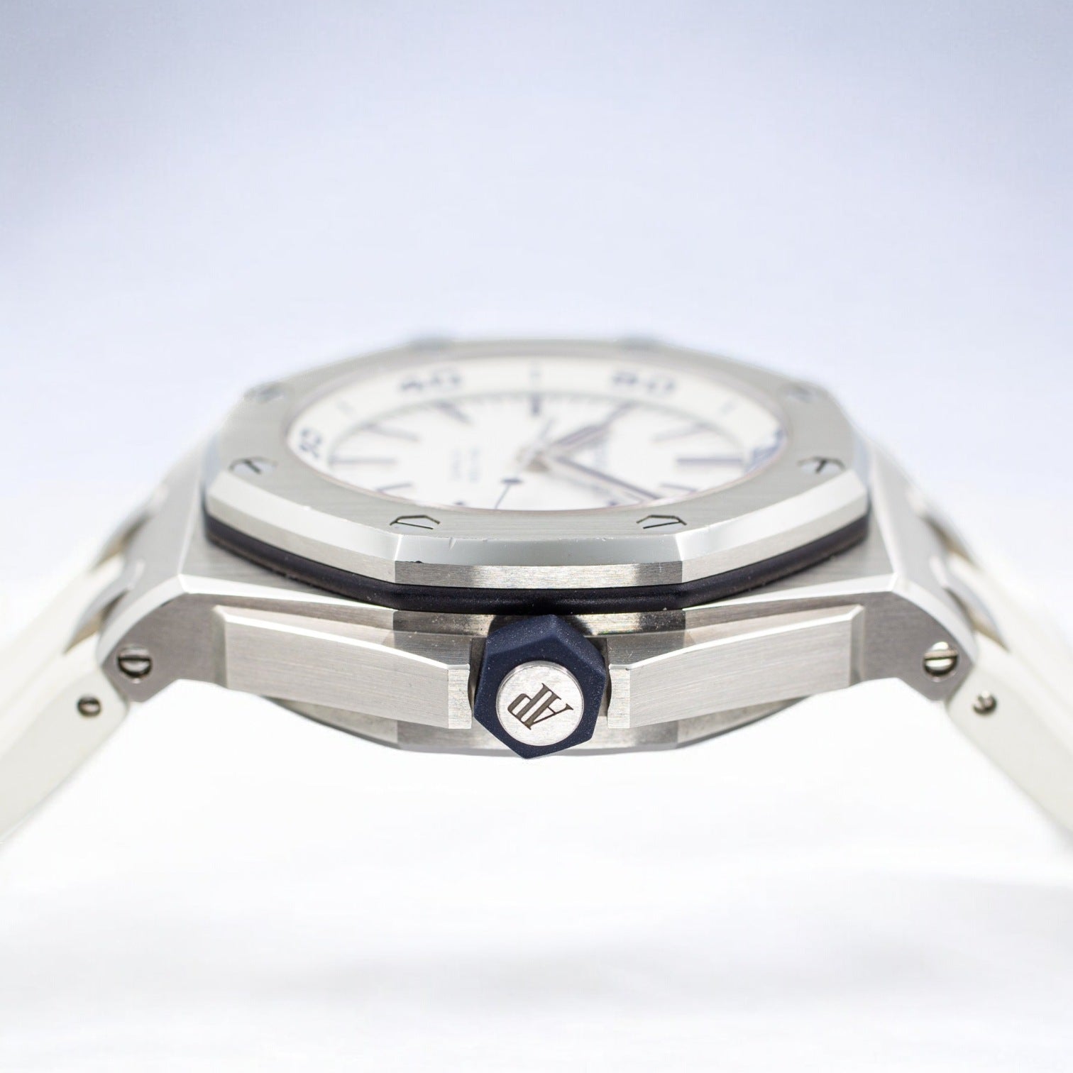 Royal Oak Offshore Offshore 15710ST Diver White Dial