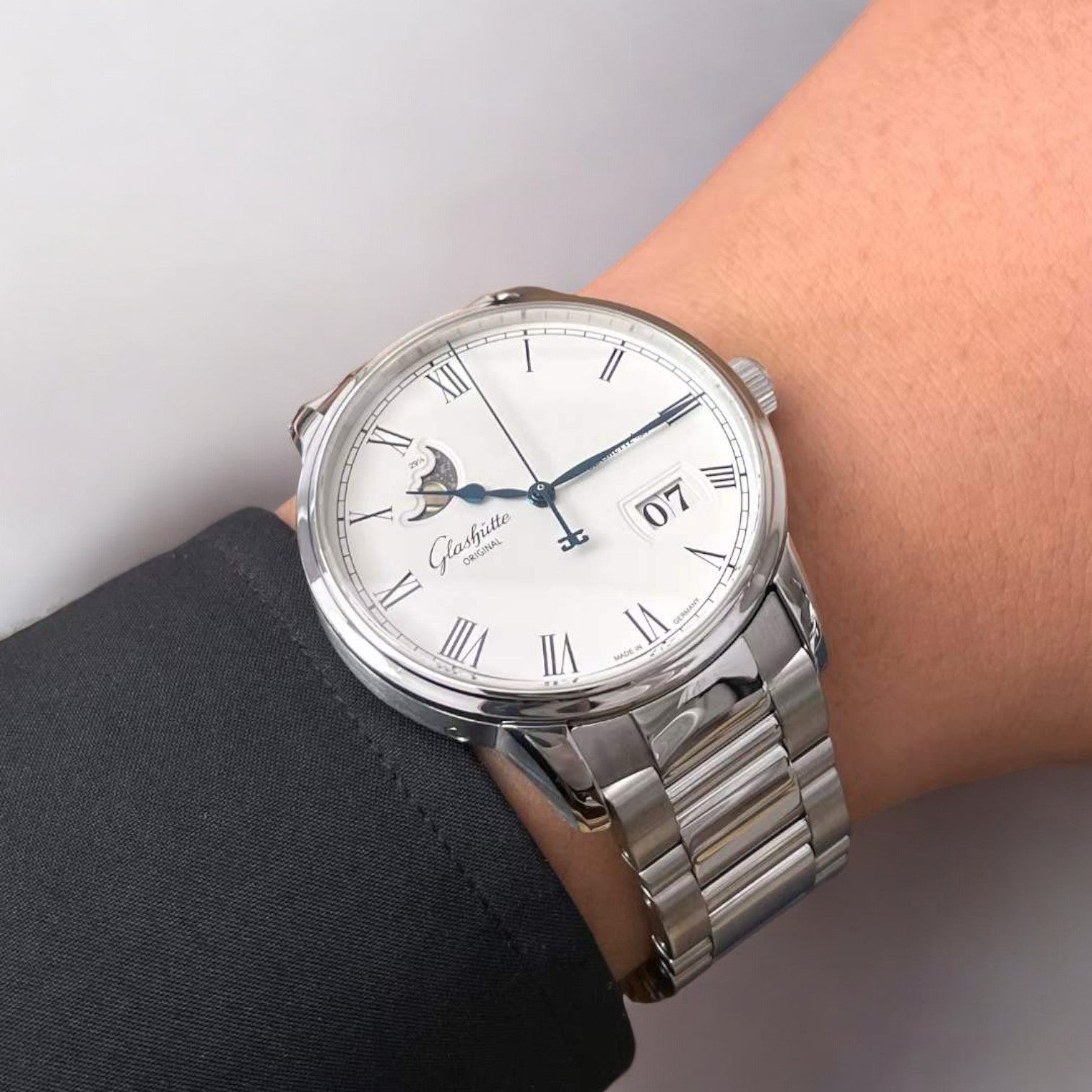 Senator Panorama Date With Moon Phase
