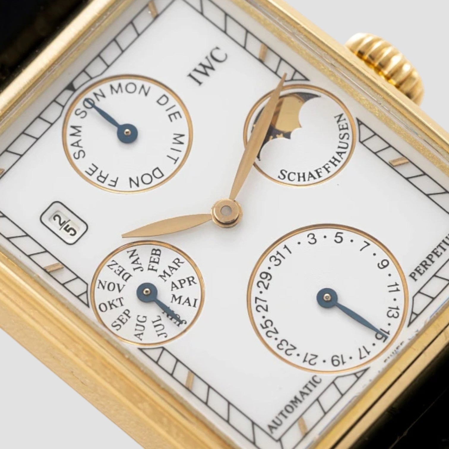 Novecento Perpetual Calendar 18K Yellow Gold