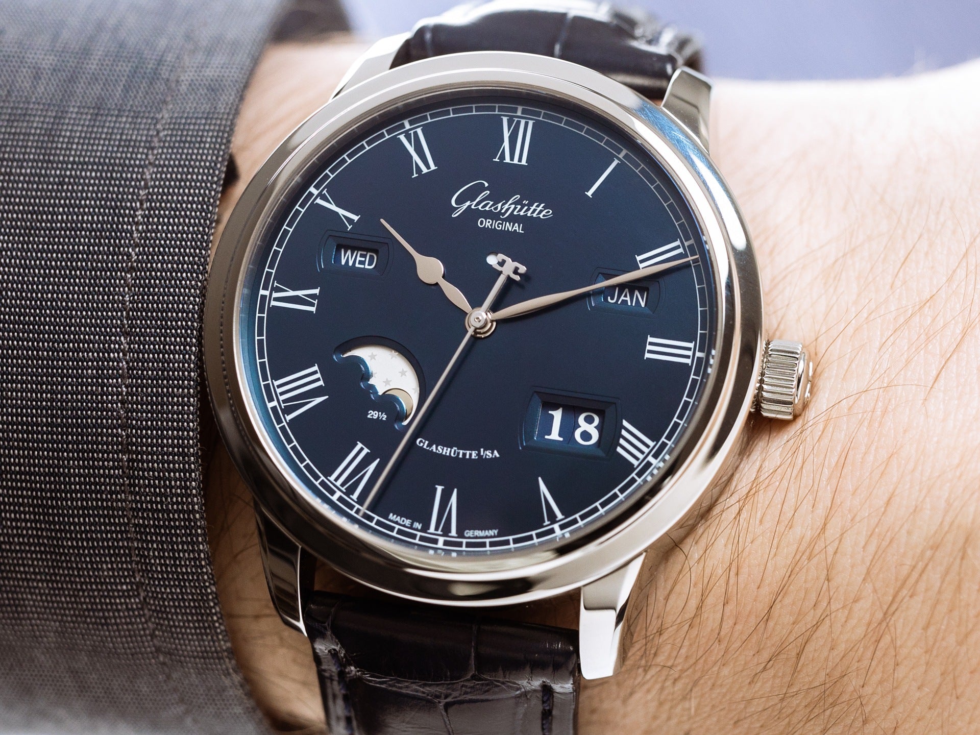 Senator Perpetual Calendar Stainless Steel / Blue / Alligator / Folding