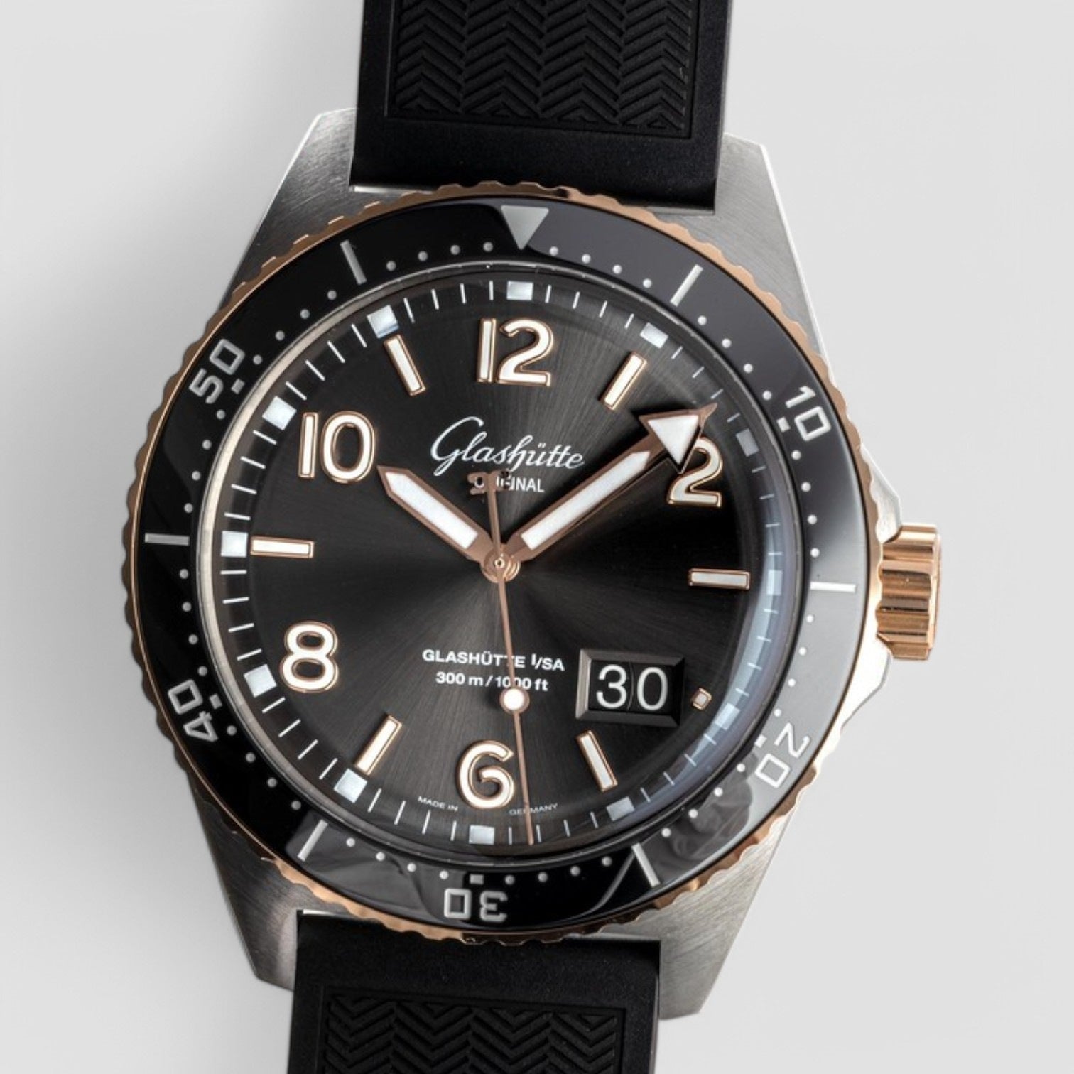 SeaQ Panorama Date 43.2mm Mens Watch