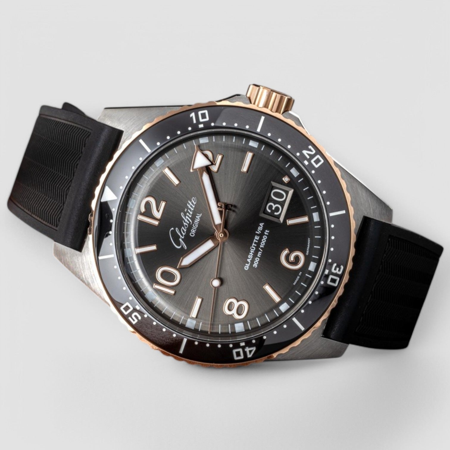 SeaQ Panorama Date 43.2mm Mens Watch