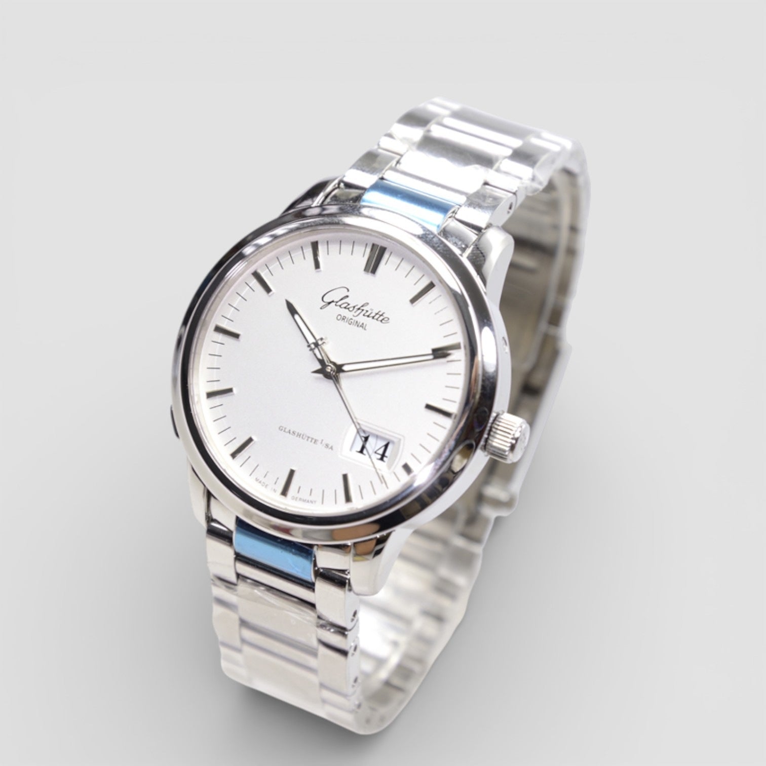 Senator Panorama Date Steel