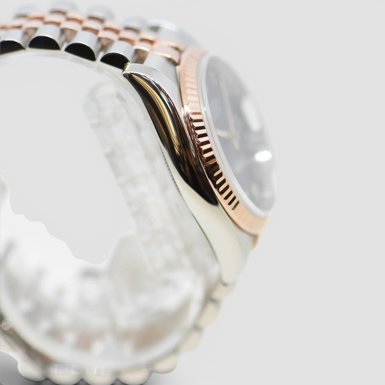 Datejust 36 Black Concentric Dial Rose Gold/Steel Jubilee