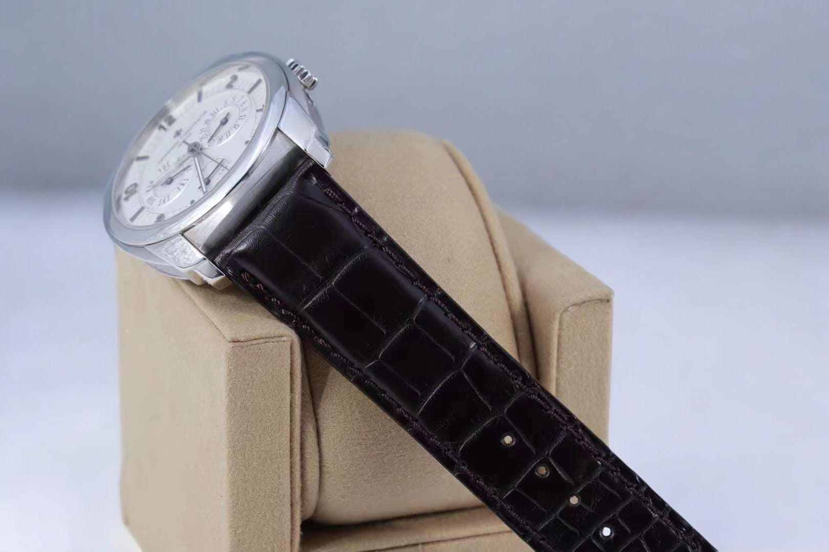 Quai de Ille Day Date Power Reserve in Palladium