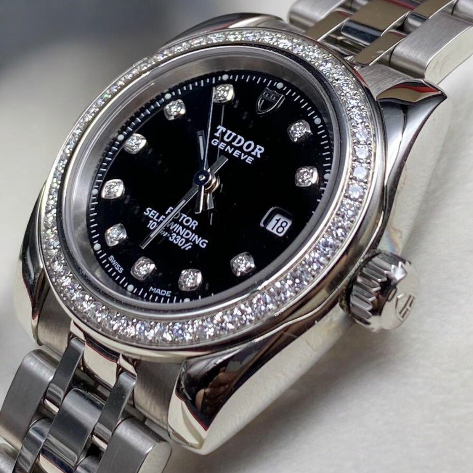 Classic Black dial Diamond 28MM