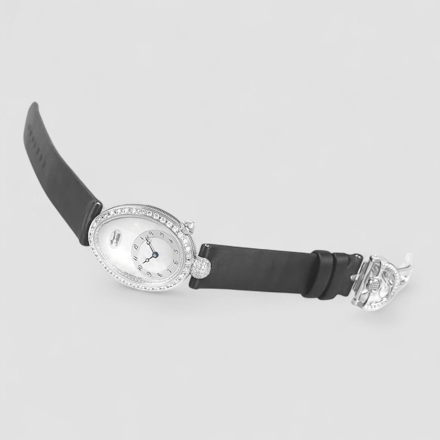 Reine De Naples Mother of Pearl 18K White Gold / Diamonds