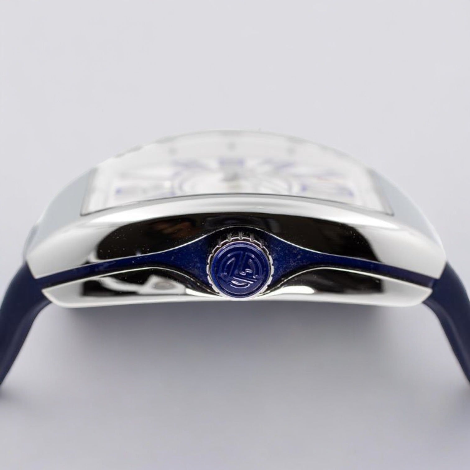 Vanguard V45 in Stainless Steel