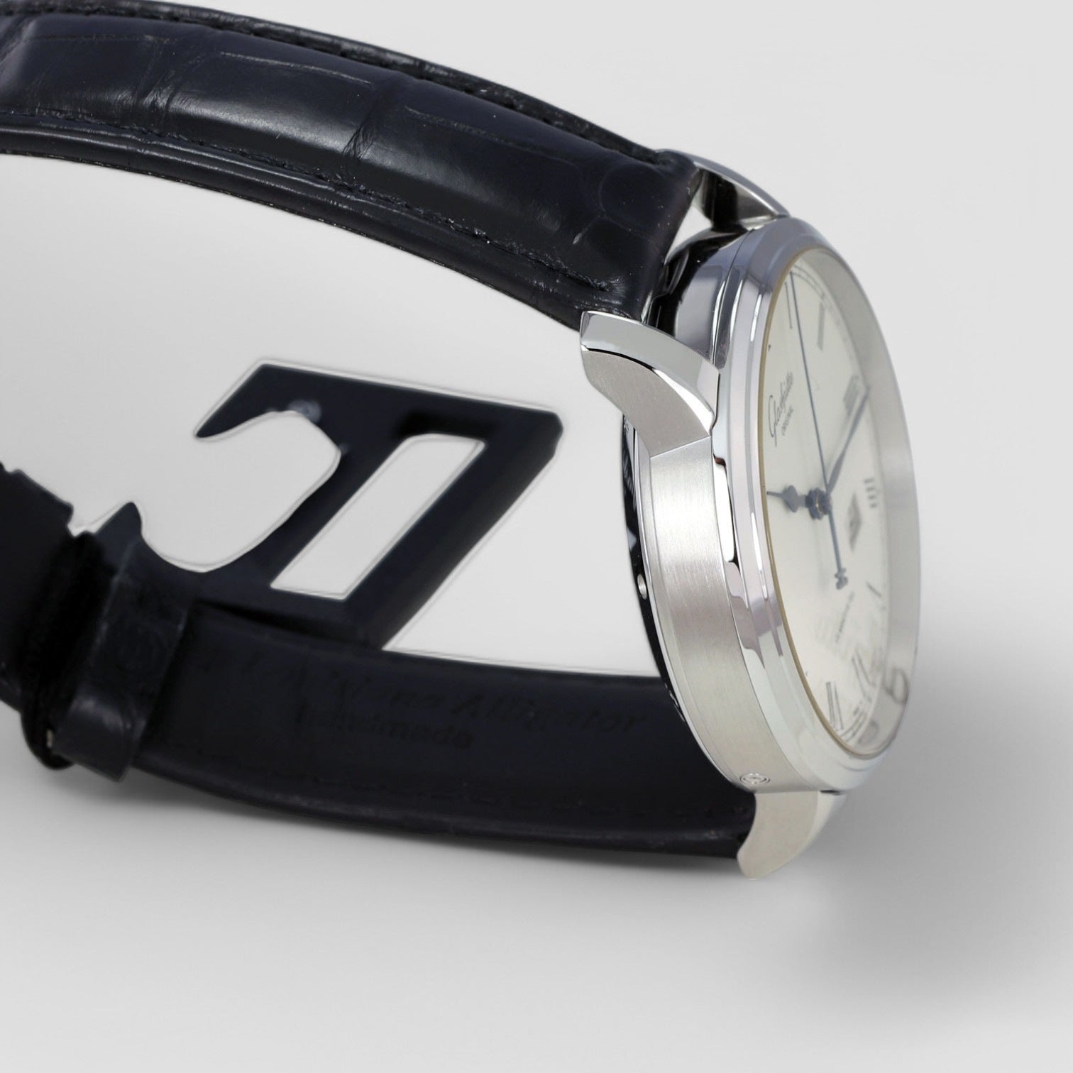 Senator Panorama Date