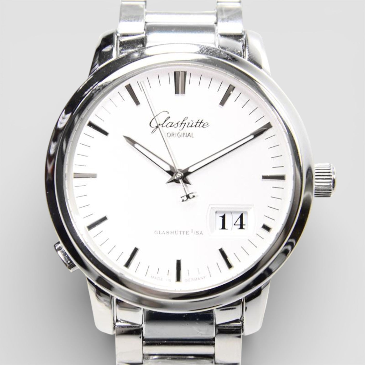 Senator Panorama Date Steel