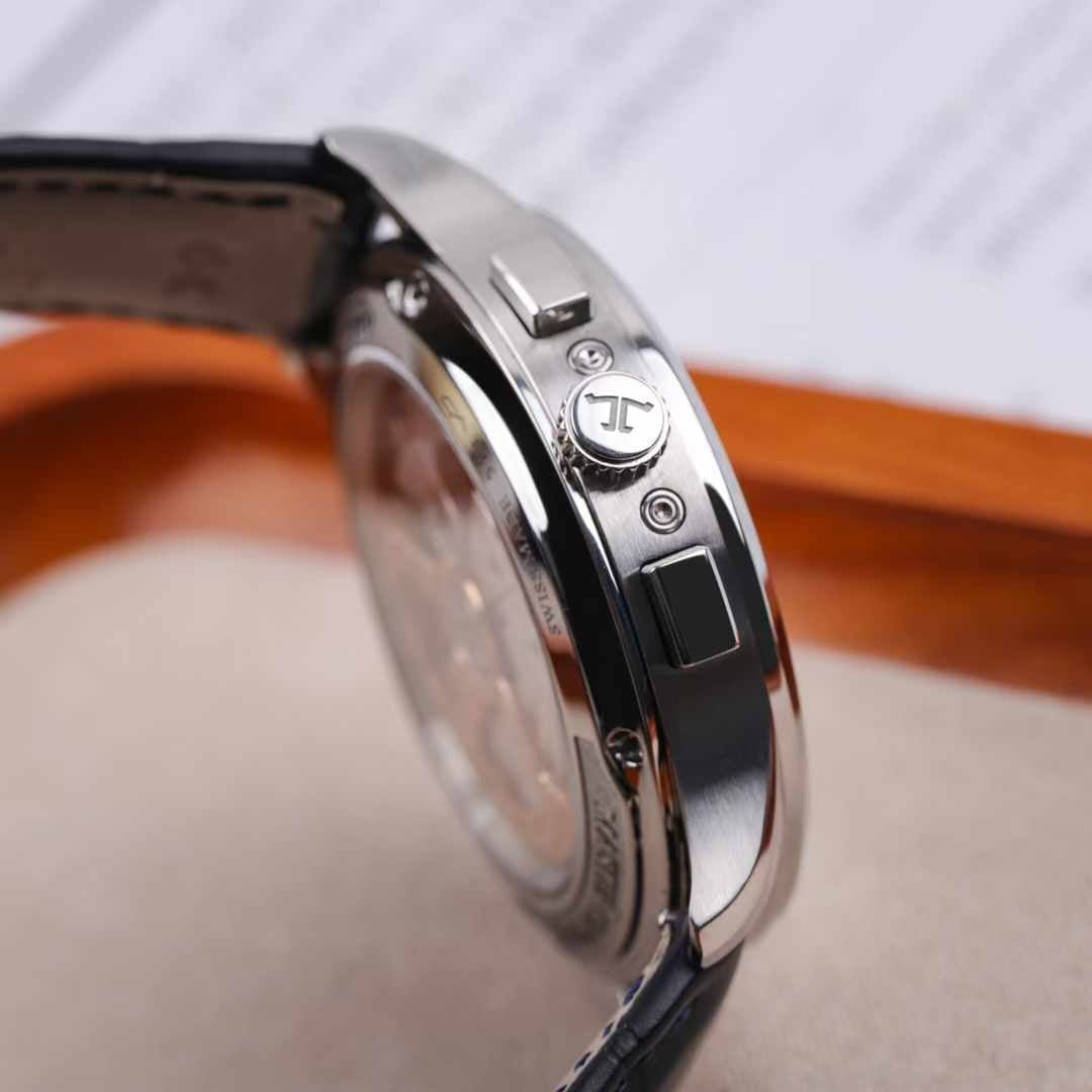 Master Control Chronograph Calendar