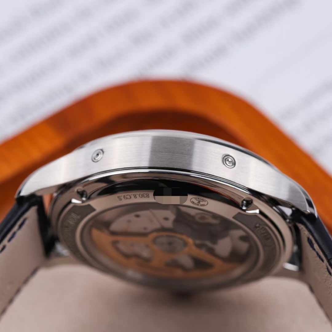 Master Control Chronograph Calendar