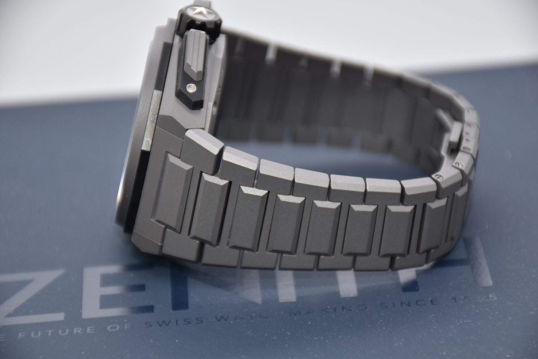 Defy Extreme Titanium
