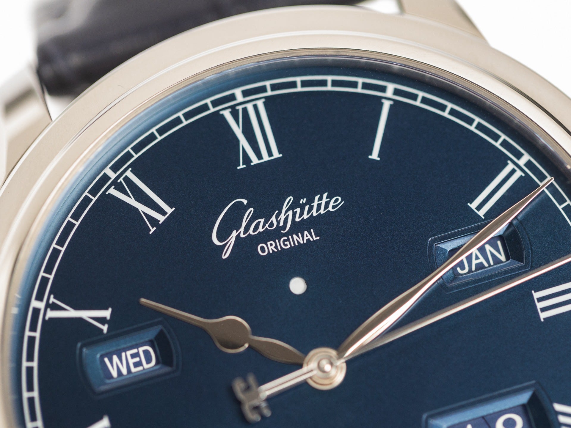 Senator Perpetual Calendar Stainless Steel / Blue / Alligator / Folding