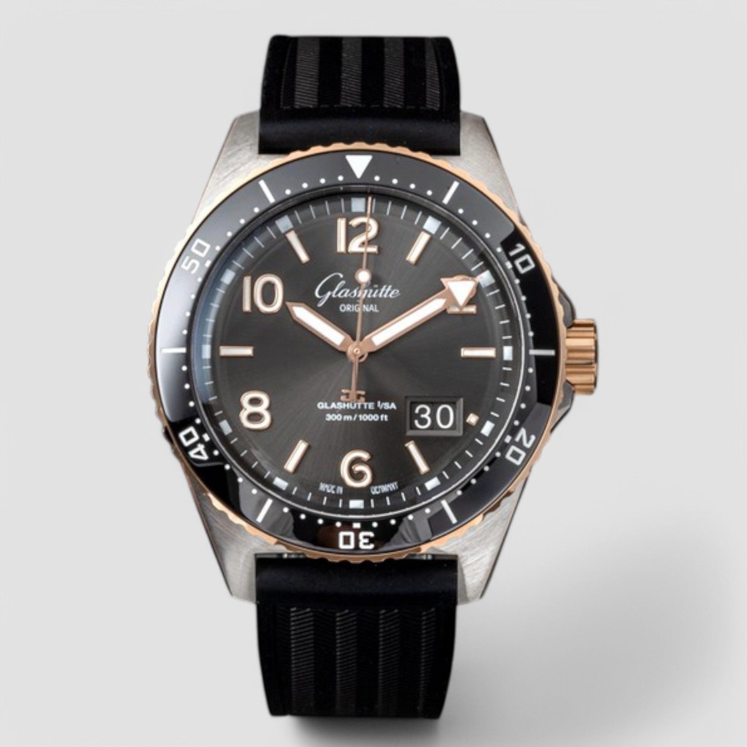 SeaQ Panorama Date 43.2mm Mens Watch