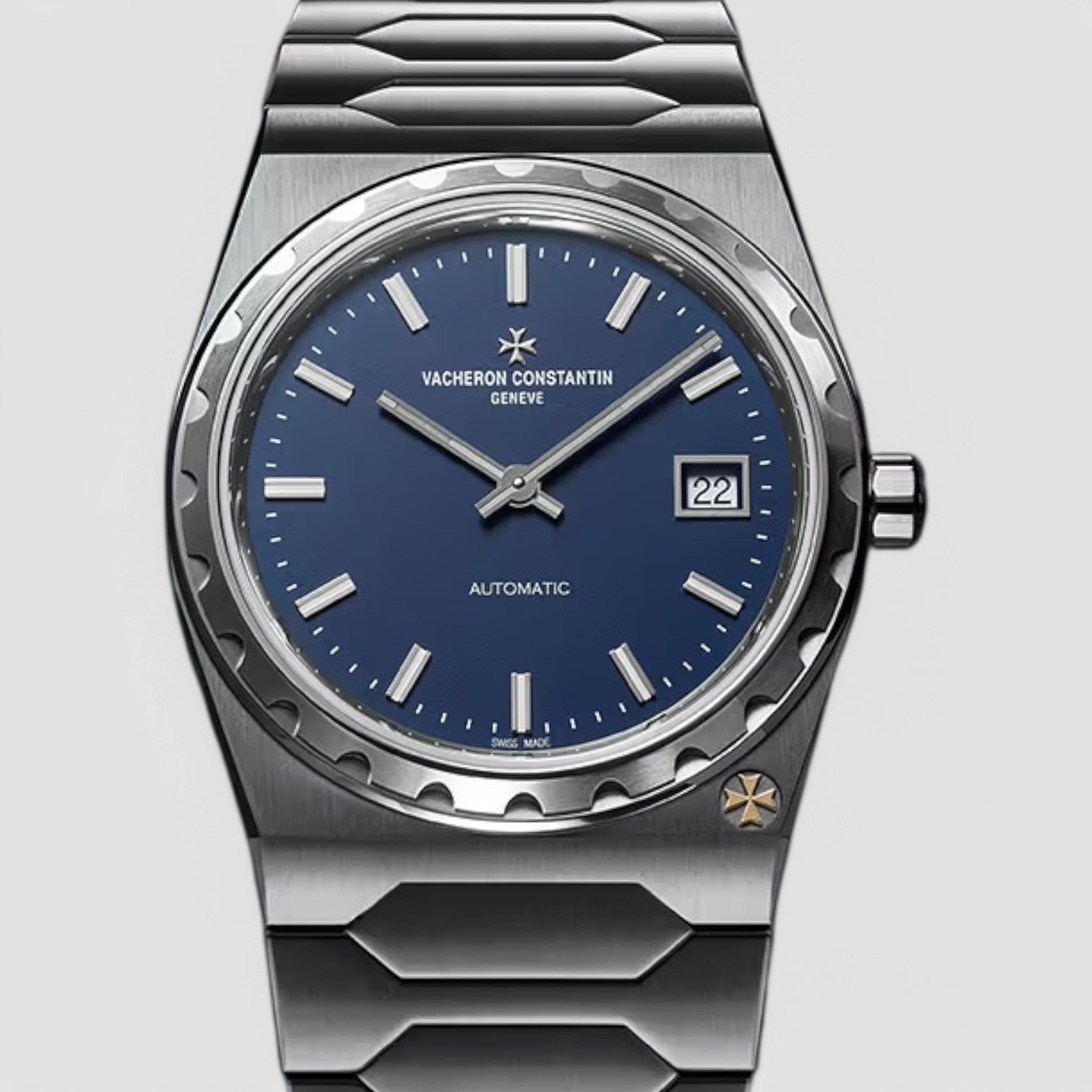 Iconic Historiques 222 Arrives in Contemporary Steel