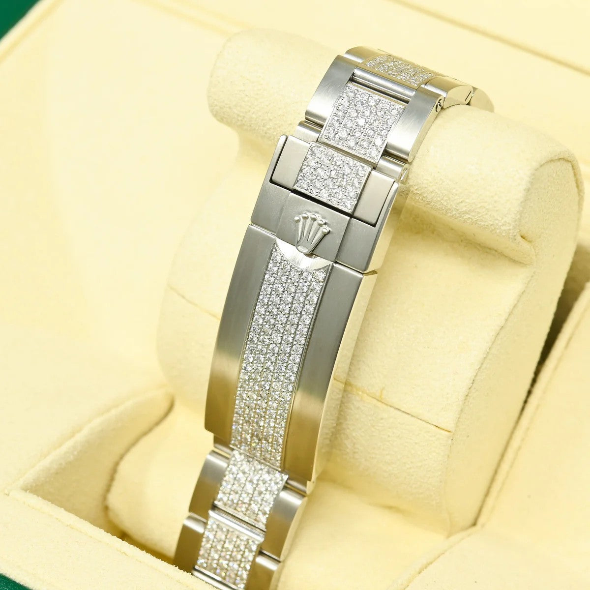 Submariner 116610LN – 40mm Hulk Iced & Emerald