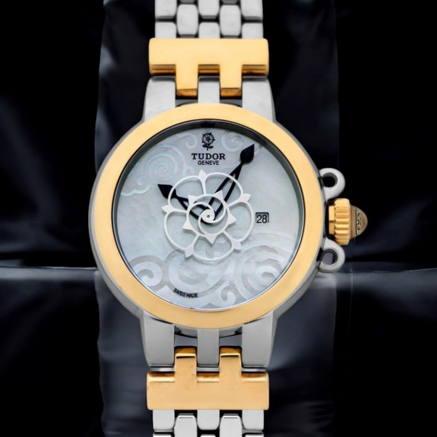 Clair de Rose Automatic Pink Mother of Pearl Dial 30 mm