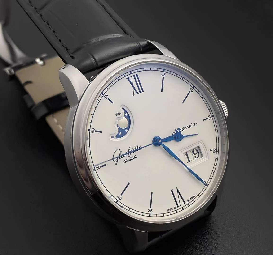 Senator Excellence Panorama Date Moon Phase