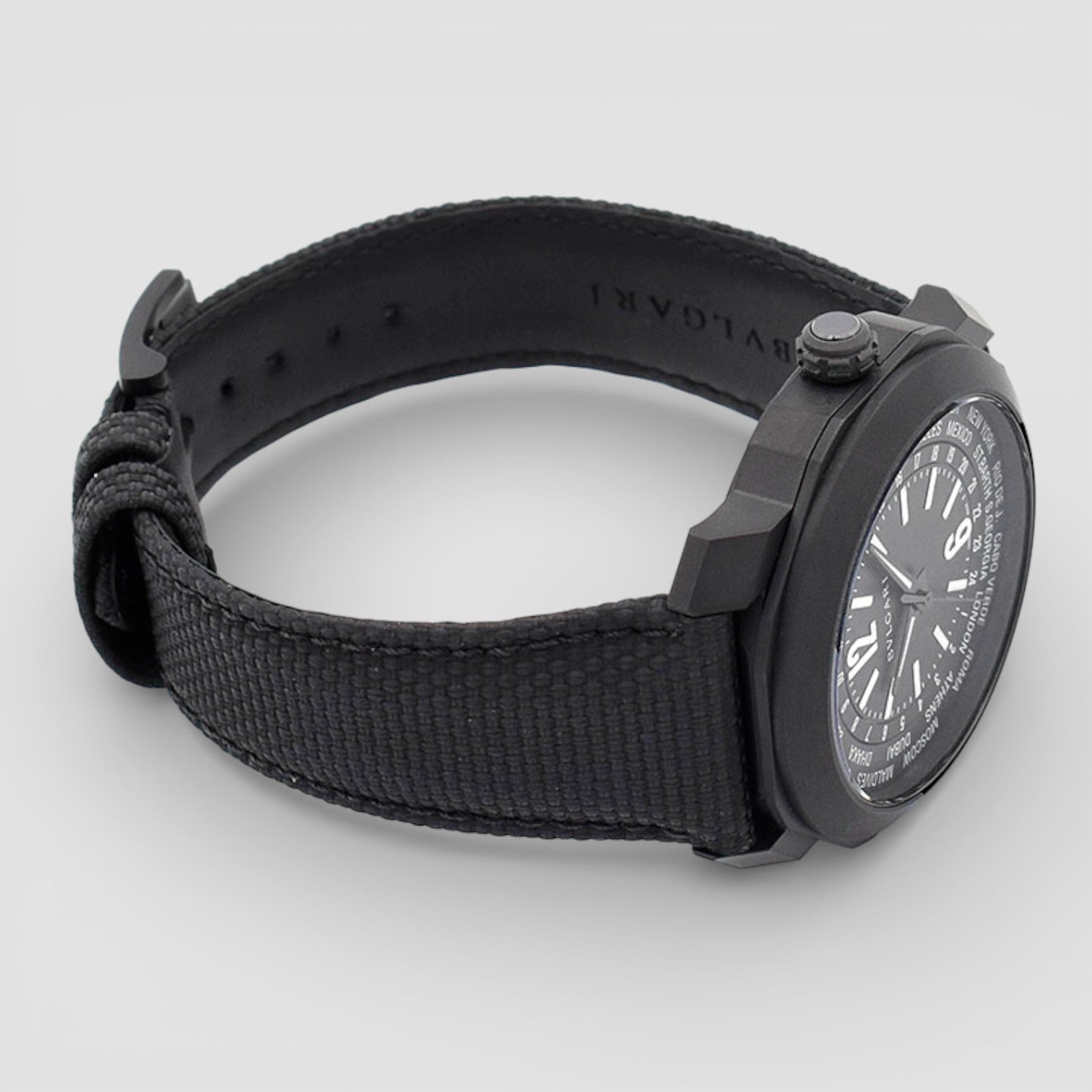 Octo Roma Worldtimer Hands-on Watch Bvlgari