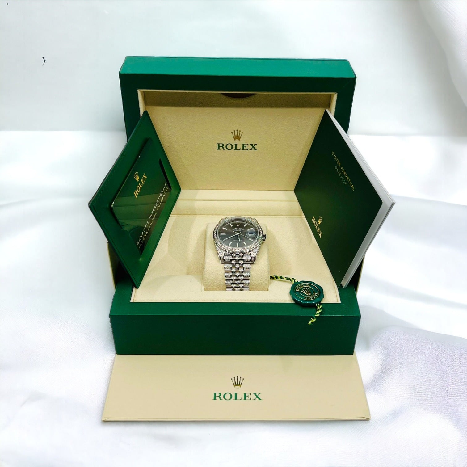 Rolex - Datejust 41 Full Iced out – Diamonds – Grey Dial – Jubilee