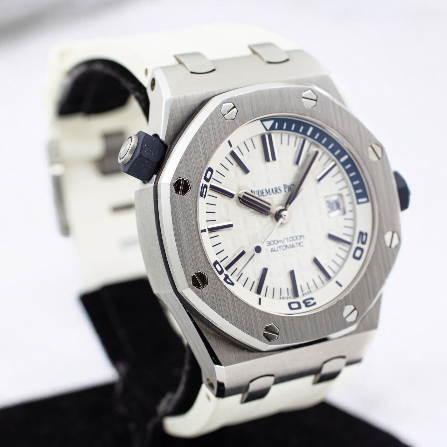 Royal Oak Offshore Offshore 15710ST Diver White Dial