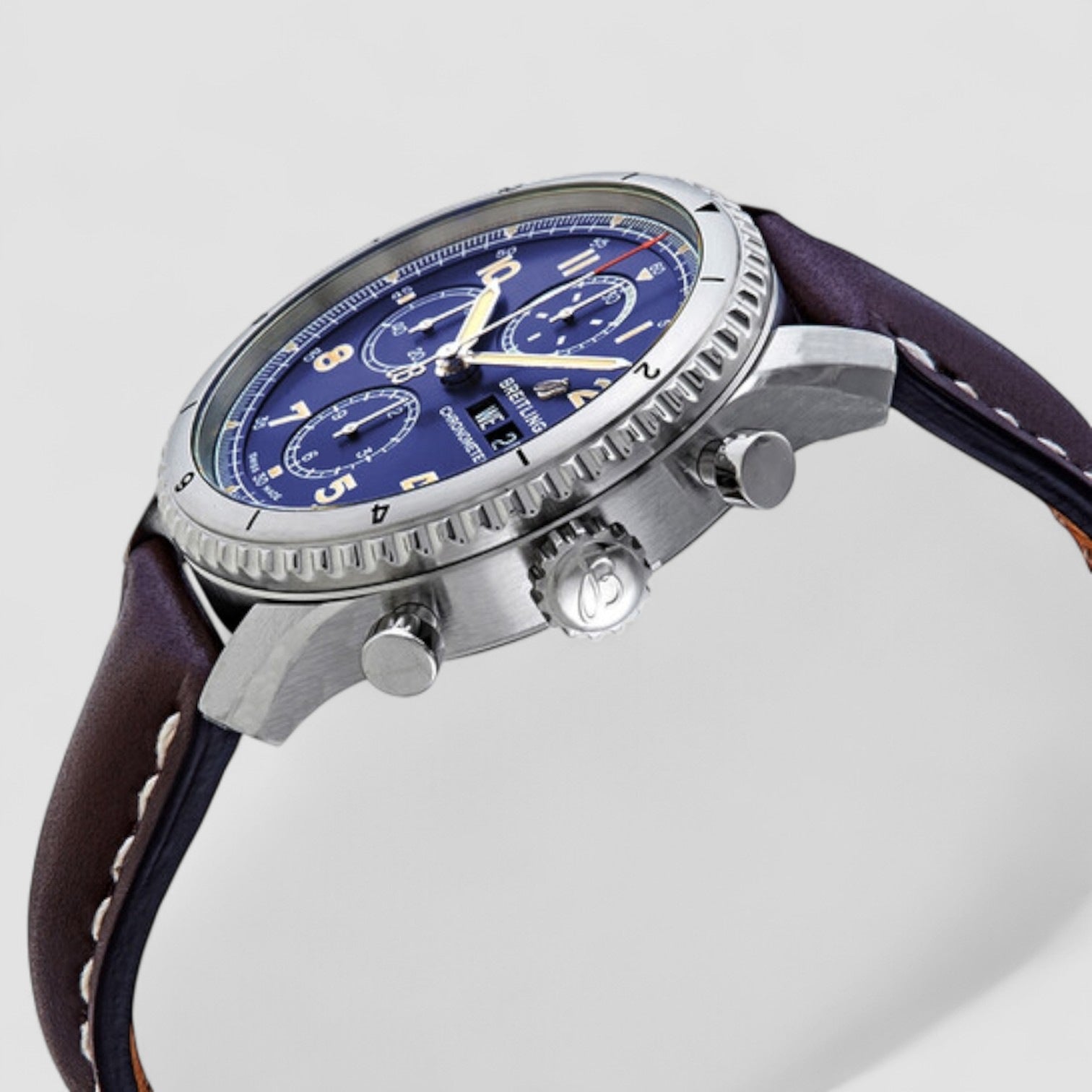 Aviator 8 Chronograph 43