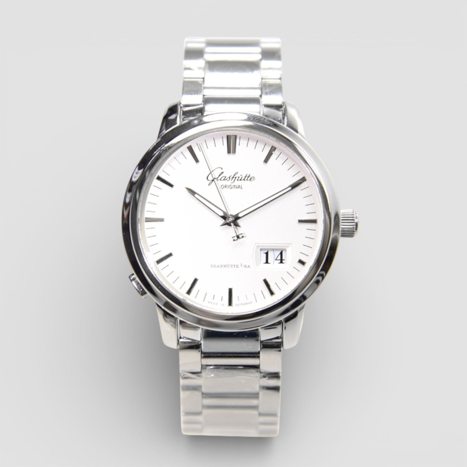 Senator Panorama Date Steel