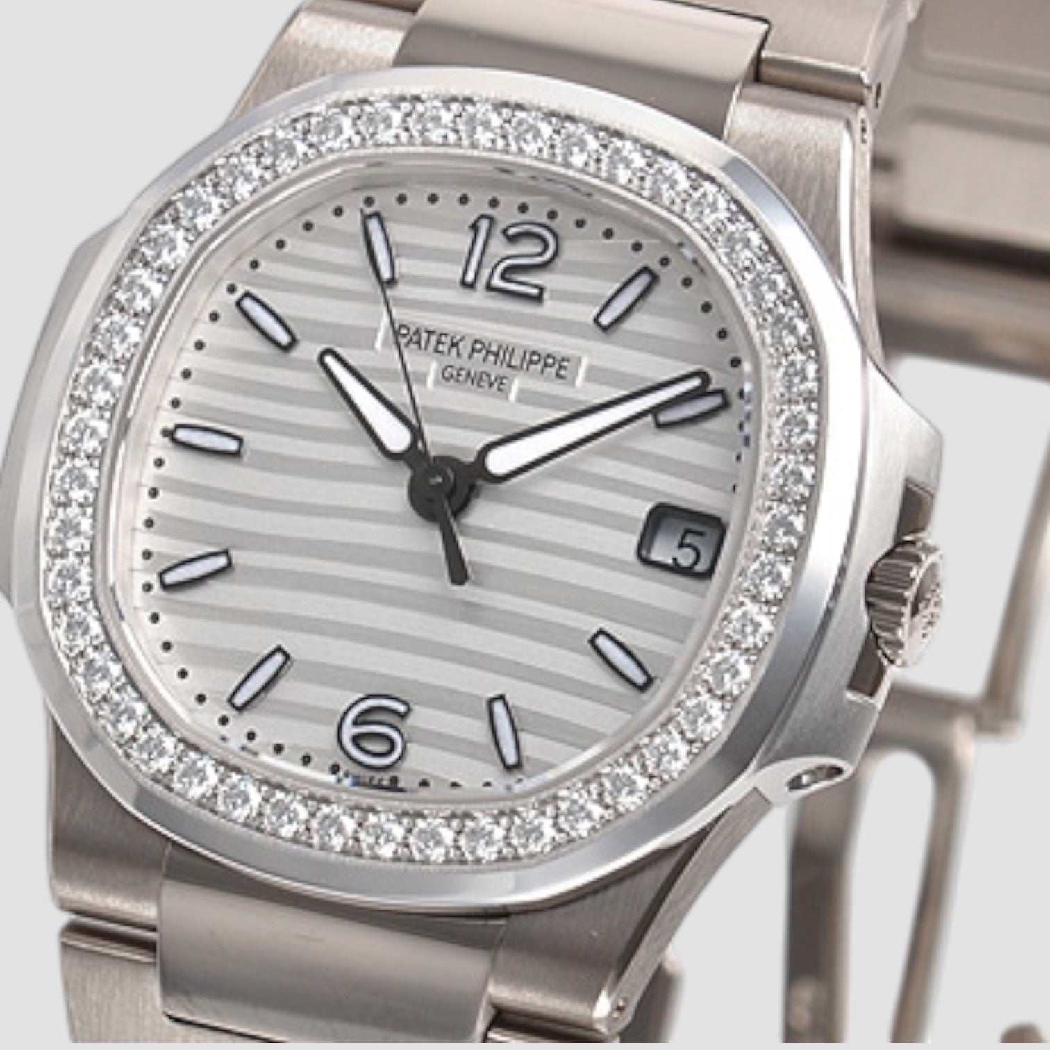 Nautilus Ladies 32mm 18K White Gold Diamond Bezel