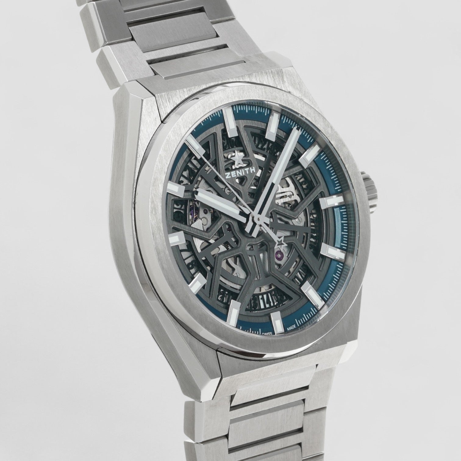 Defy Classic Titanium 41mm