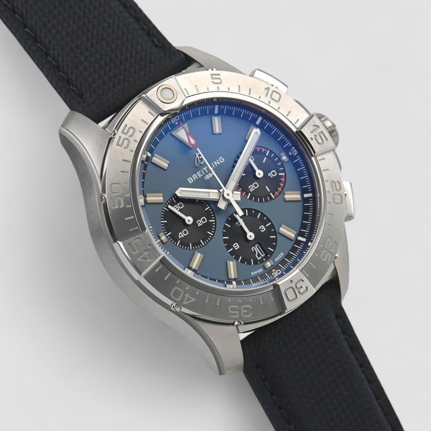 Avenger B01 Chronograph 44