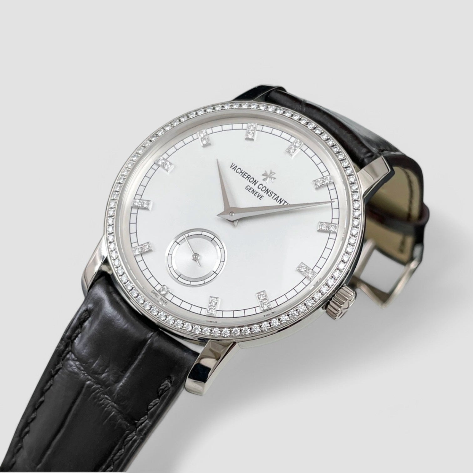 Traditionnelle Manual-Winding 18K White Gold Diamonds