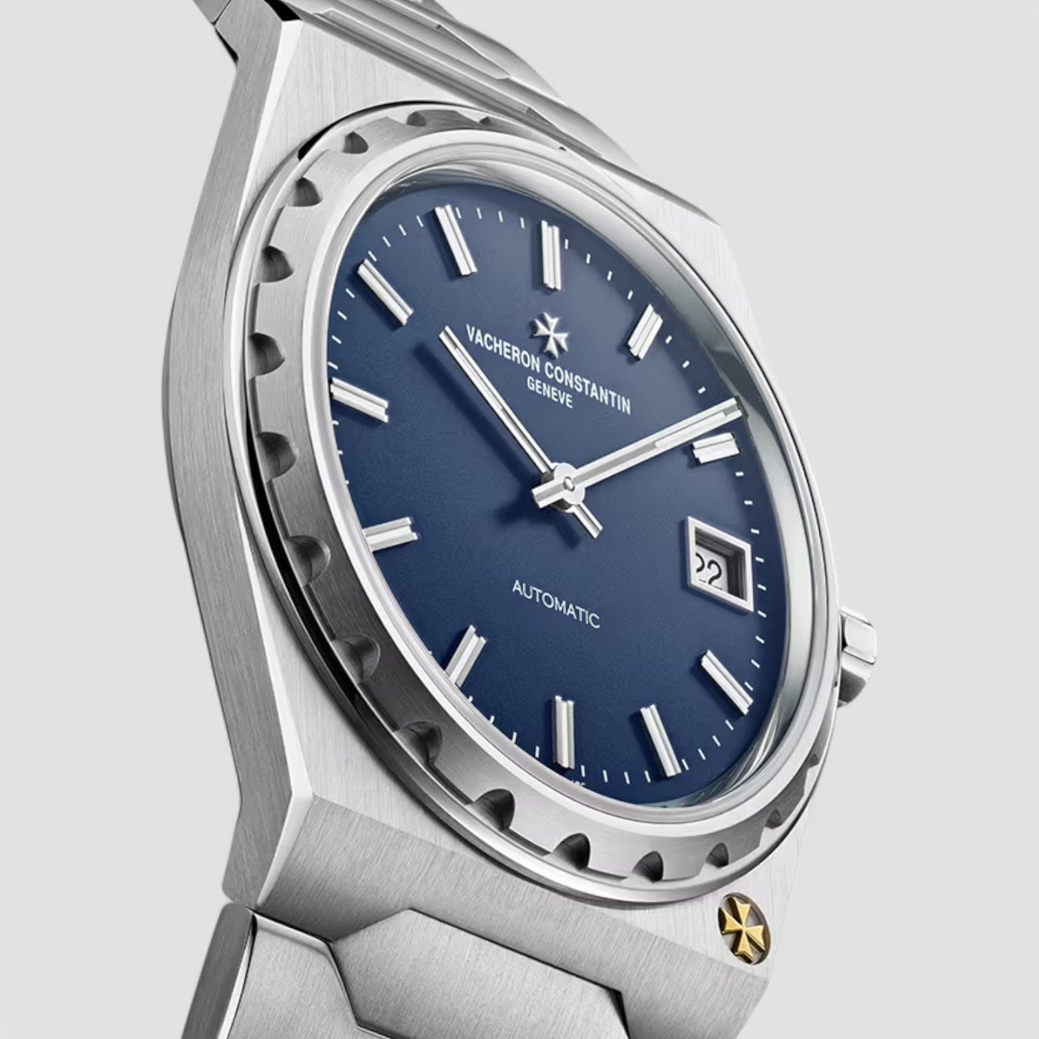 Iconic Historiques 222 Arrives in Contemporary Steel
